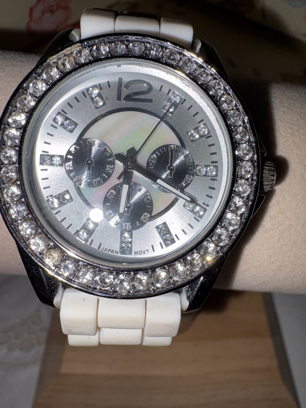 White Crystal  and mother of pearl Women's Fashion Watch